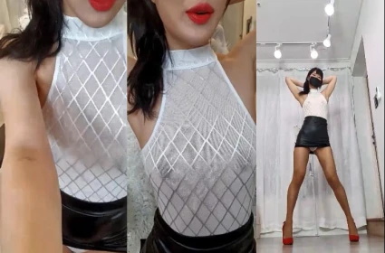 Khoảnh khắc đầu tiên của nhan vien lon khit được quay lại trong phòng làm việc